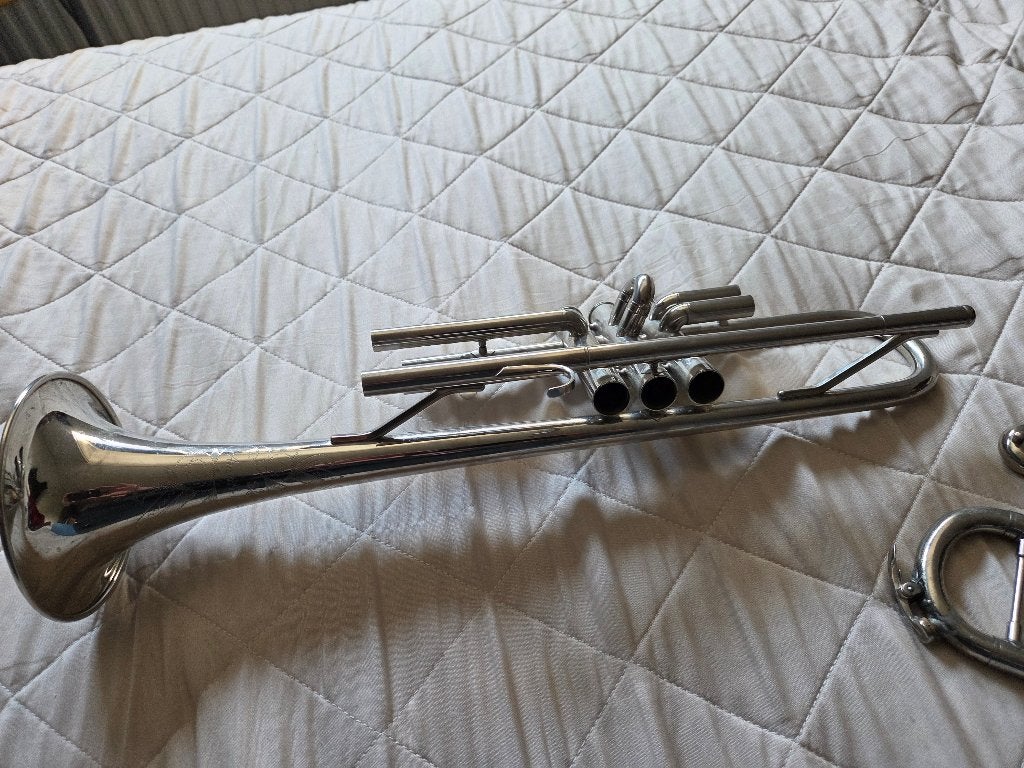 trompet armati, Muziek en Instrumenten, Ophalen of Verzenden, Gebruikt, Bes-trompet, Met koffer