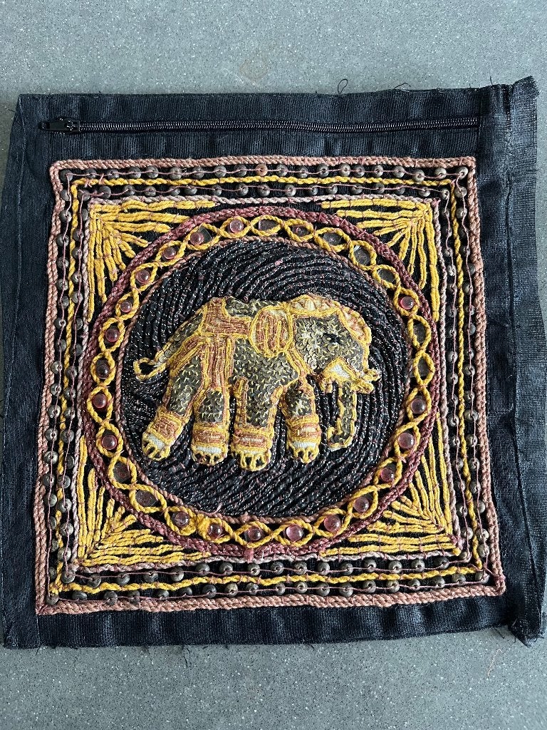 Geborduurd lapje uit India (23 x 23 cm) olifant, Gebruikt, Zwart, Ophalen of Verzenden, Katoen