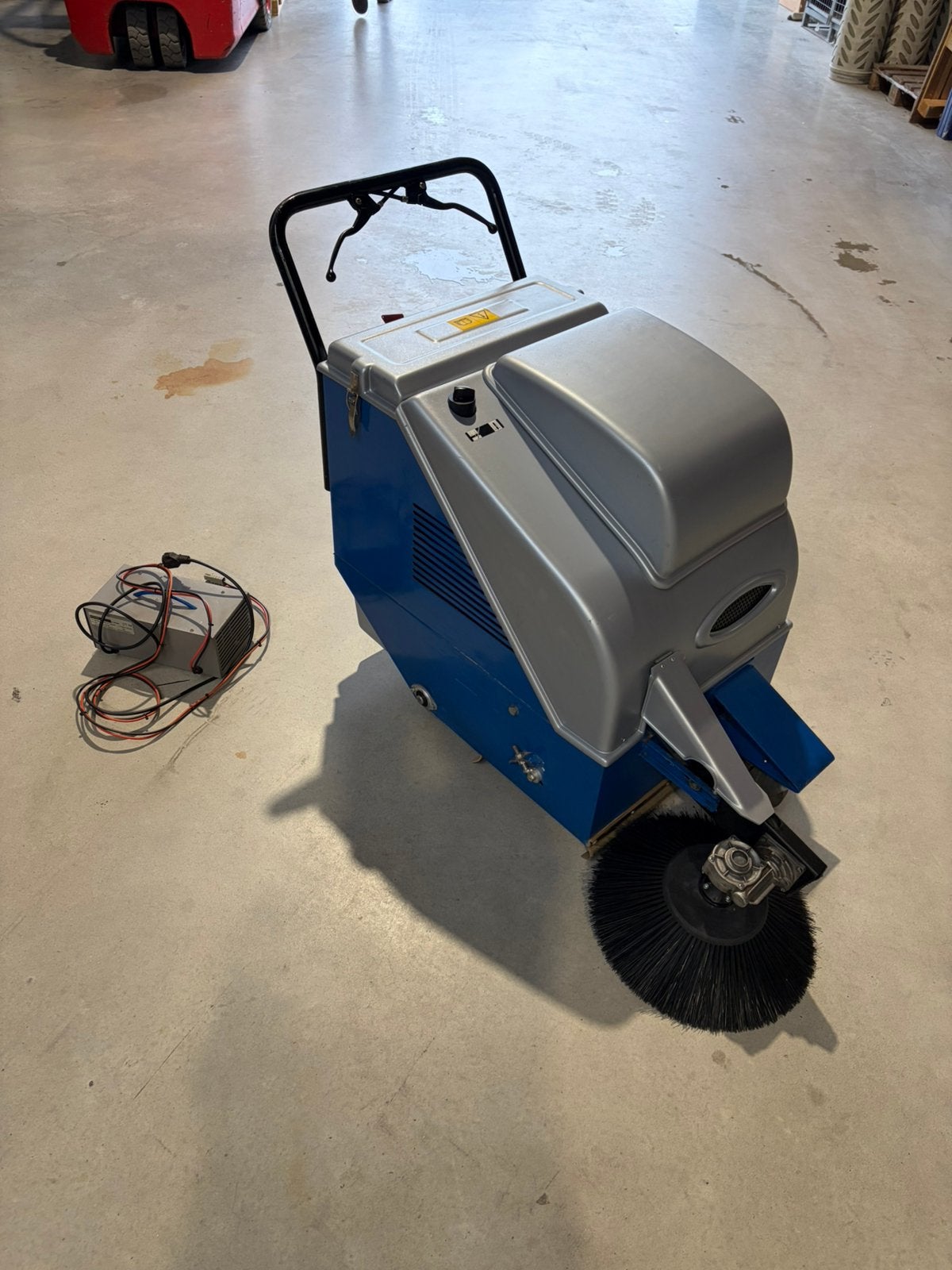 Veegmachine/veegzuigmachine met nieuwe accu, perfect werkend, Ophalen of Verzenden, Zo goed als nieuw