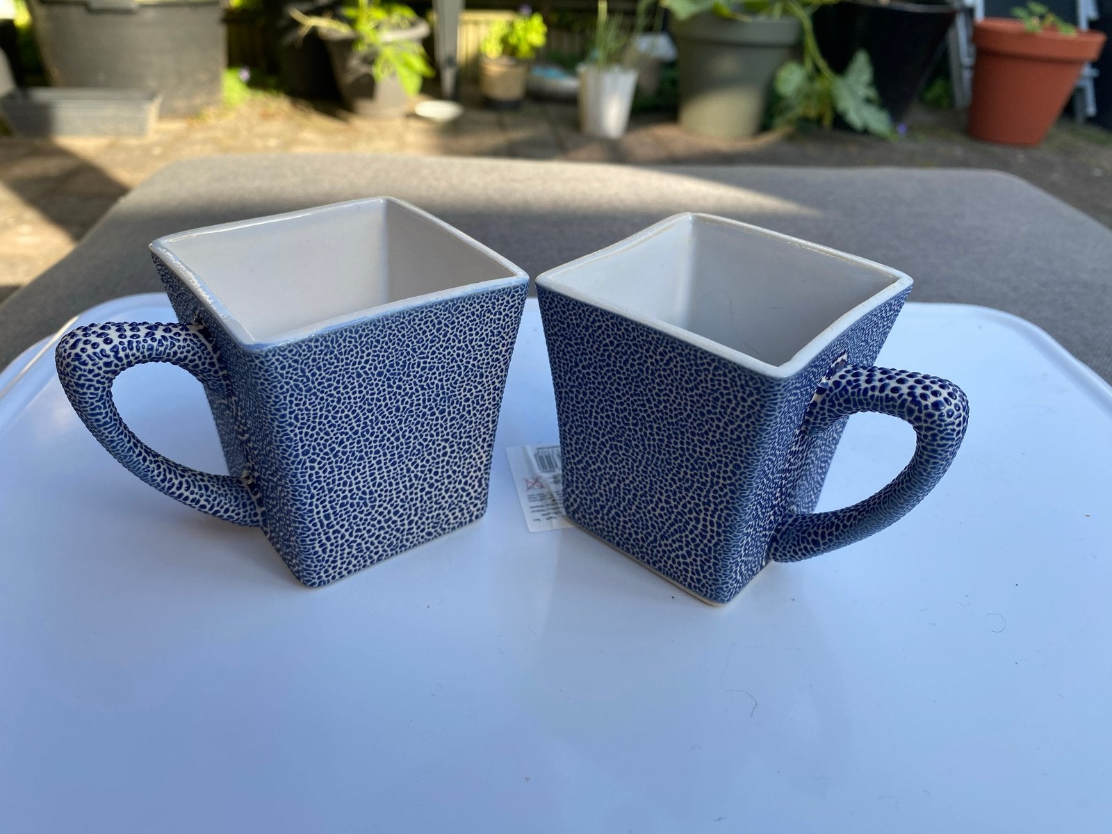 Set van 2  mokken met blauw stippenpatroon Agatha’s Bester., Gebruikt, Ophalen of Verzenden, Overige stijlen, Kop(pen) en/of Schotel(s)