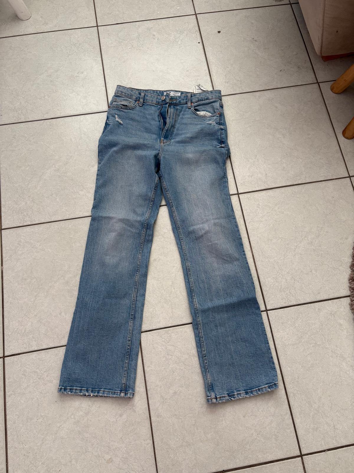 Bershka jeans, Ophalen of Verzenden, Zo goed als nieuw, Blauw, W30 - W32 (confectie 38/40)