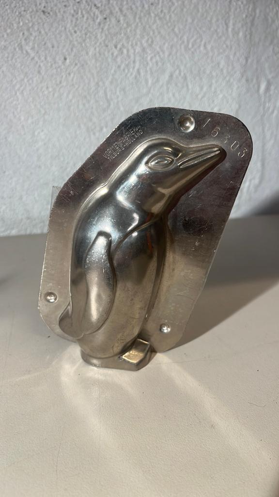 Antieke tweedelige chocoladevorm van een pinguïn, Ophalen of Verzenden