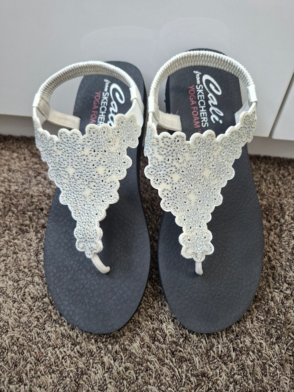 Skechers Cali Yoga Foam Sandalen met Strass 41, Skechers, Wit, Zo goed als nieuw, Sandalen of Muiltjes