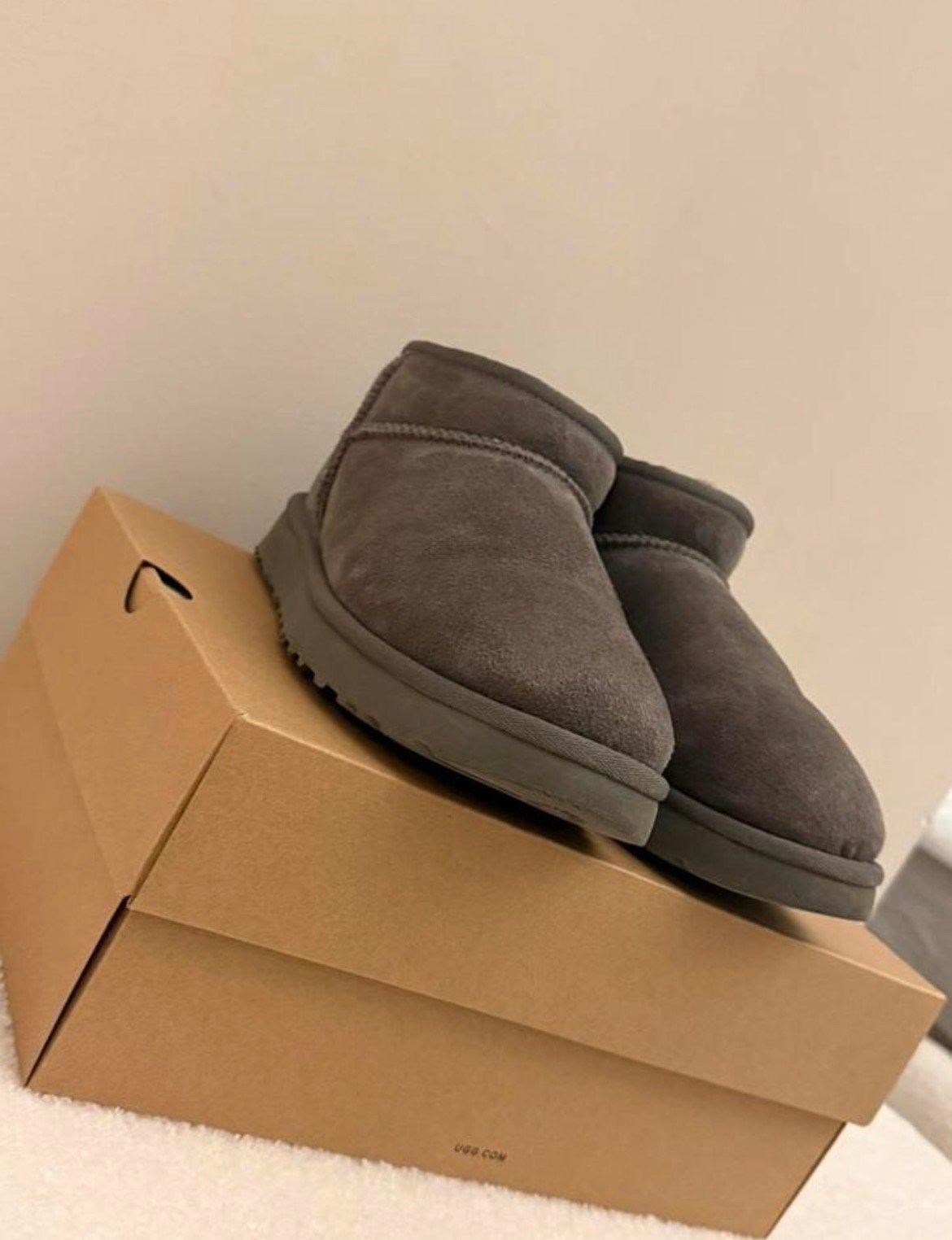 UGG classic ultra mini laarzen maat 40 UGGS, Ophalen of Verzenden, Zo goed als nieuw, Grijs