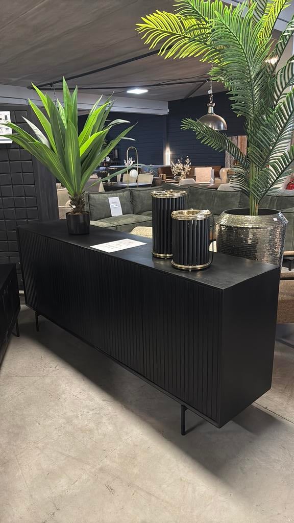 Dressoir SHOWROOM OPRUIMING black mangohout, Huis en Inrichting, Kasten | Dressoirs, Ophalen, Overige materialen, Gebruikt, 200 cm of meer
