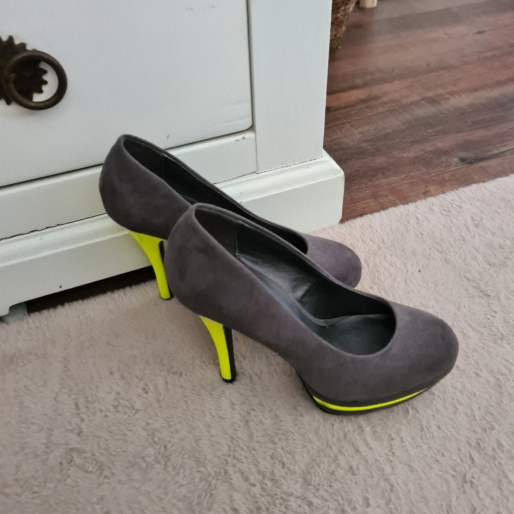 Gave pumps mt 37 neon hakken 12cm, Ophalen of Verzenden, Zo goed als nieuw, Pumps