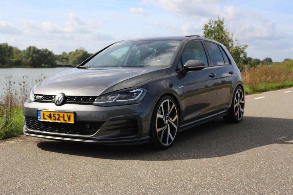 Volkswagen Golf 2.0 TDI 184pk 5D DSG 2019 Grijs, Auto's, Zwart, 4 cilinders, Leder, 1375 kg