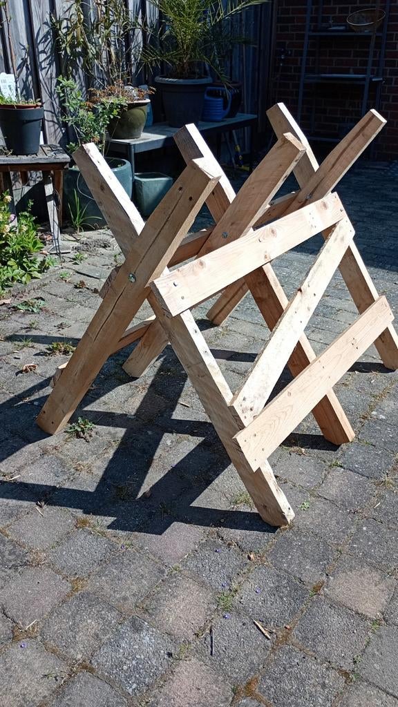 Houten zaagbokken, Ophalen
