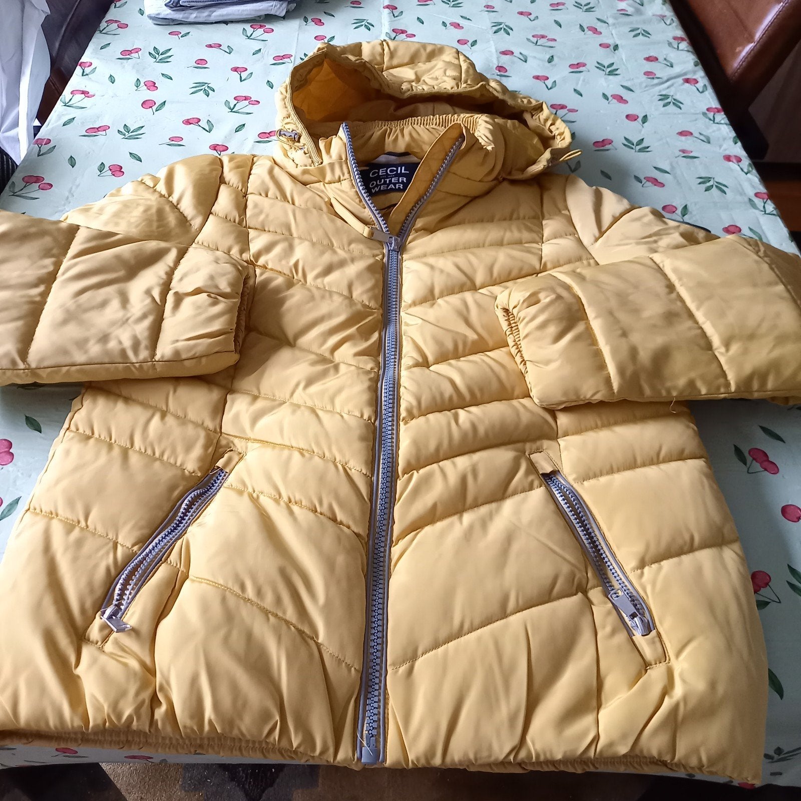 Gele Cecil Outdoor Jas Maat M, Kleding | Dames, Maat 38/40 (M), Geel, Ophalen of Verzenden, Zo goed als nieuw