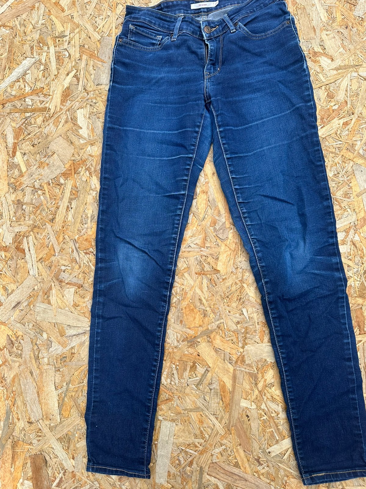 Levis 711, Kleding | Dames, Ophalen of Verzenden, Zo goed als nieuw, Blauw, W28 - W29 (confectie 36)