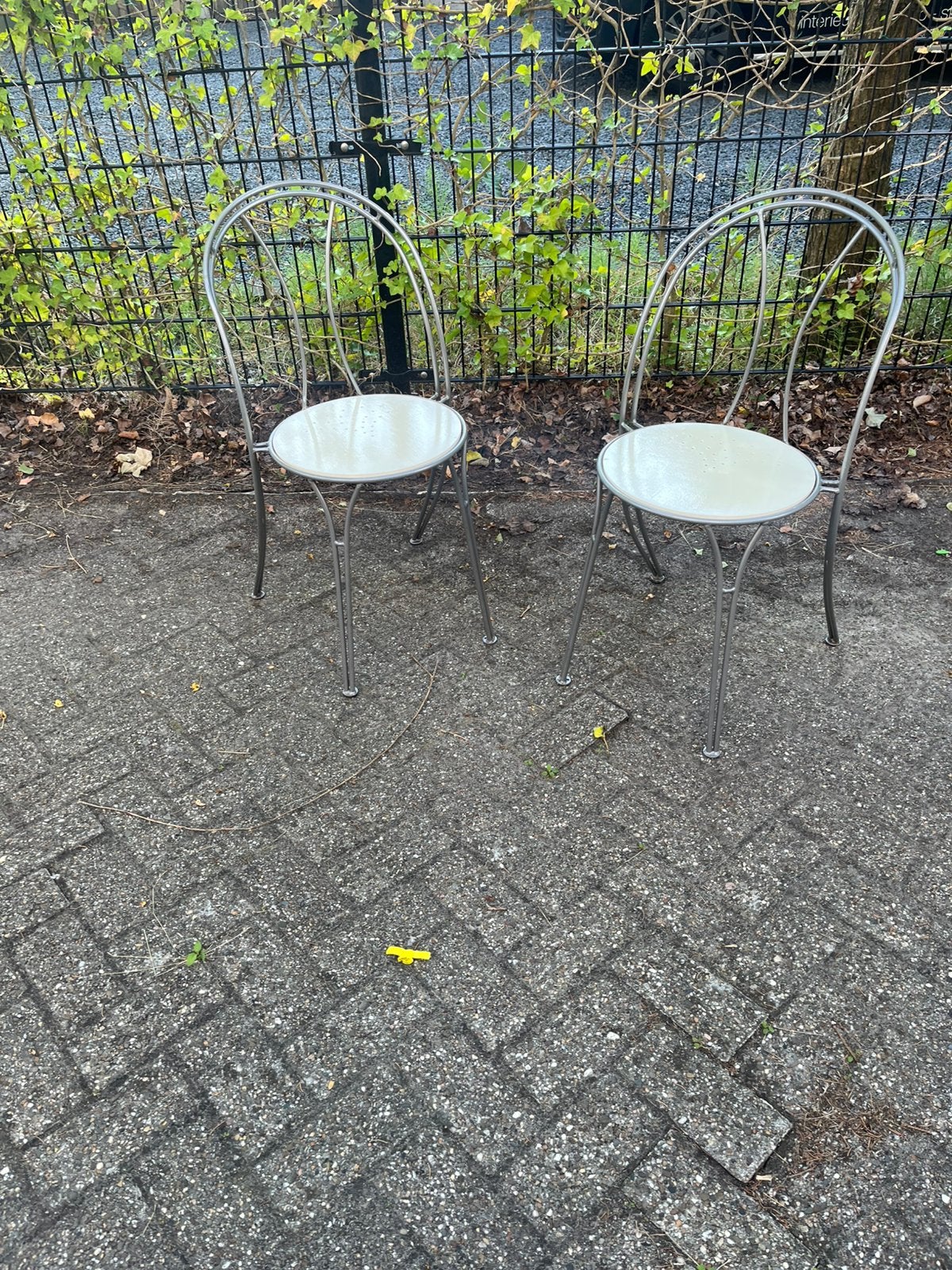 2 metalen tuin; balkon stoelen, Ophalen, Zo goed als nieuw, Metaal, Stapelbaar