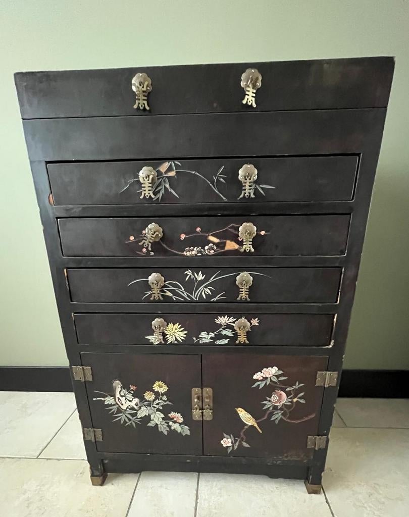 Vintage Chinees lak kastje/bestek kast met speksteen reliëf, Huis en Inrichting, Kasten | Ladekasten, Ophalen, Gebruikt, 50 tot 100 cm