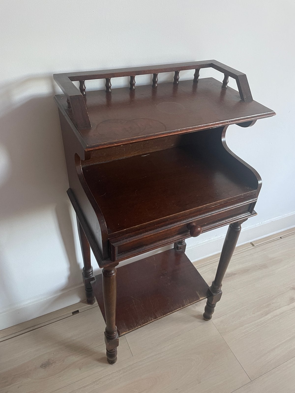 Vintage Antiek bijzettafeltje met lade - Donkerbruin hout