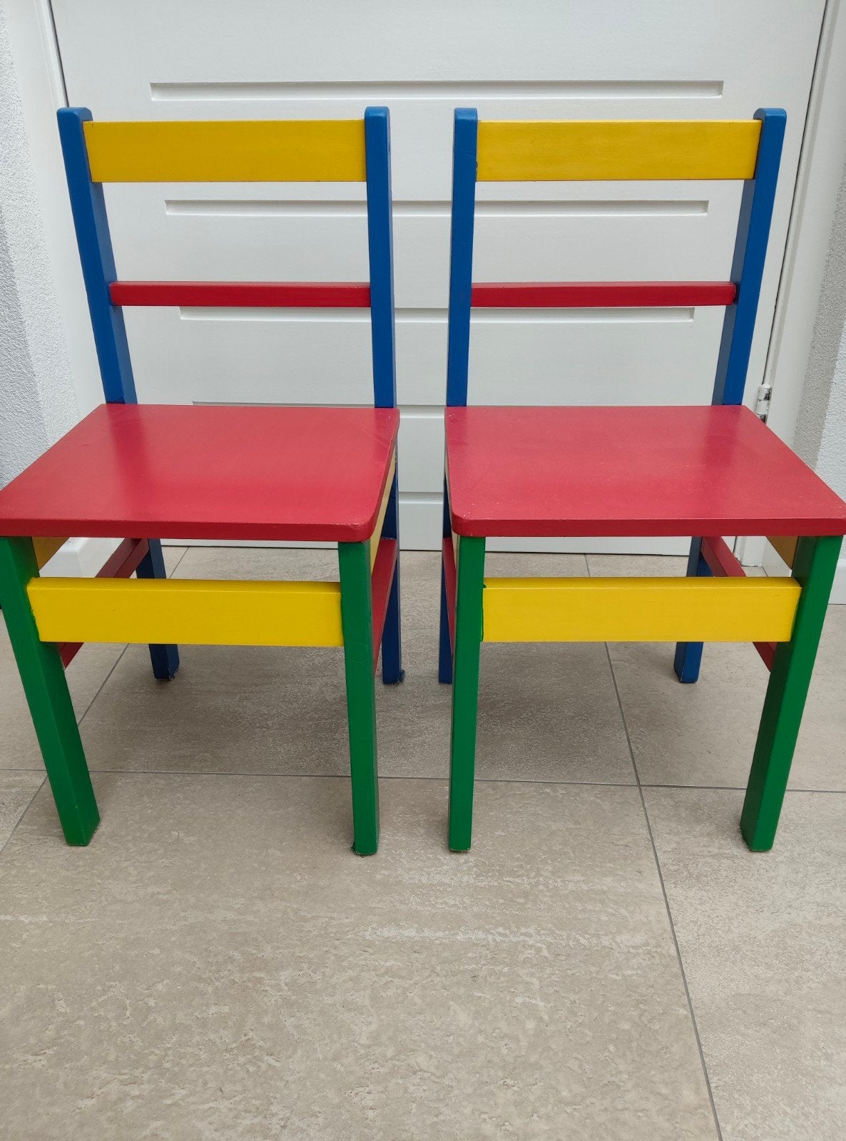 2 kinderstoeltjes, Kinderen en Baby's, Kinderkamer | Tafels en Stoelen, Ophalen, Stoel(en)