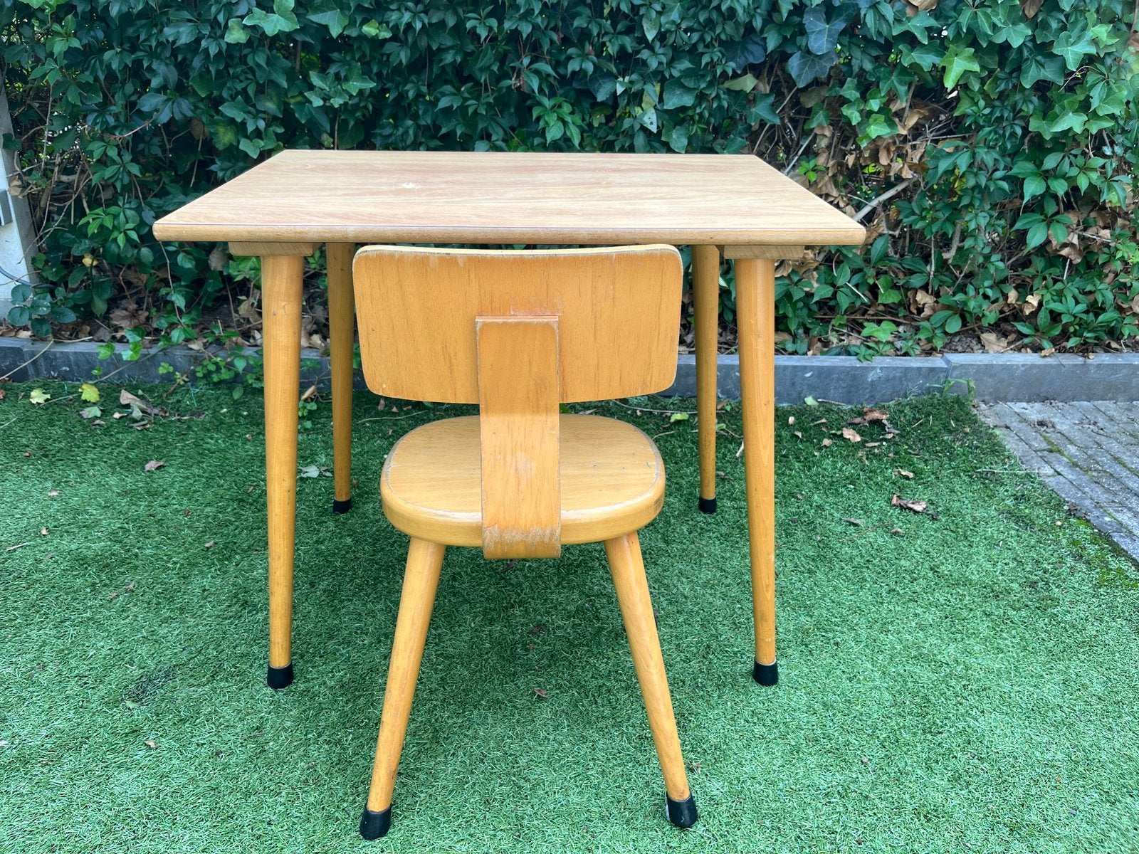 Houten kinderbureautje met stoeltje, Ophalen, Stoel(en)