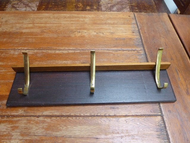 Antieke kapstok met 3 messing haken