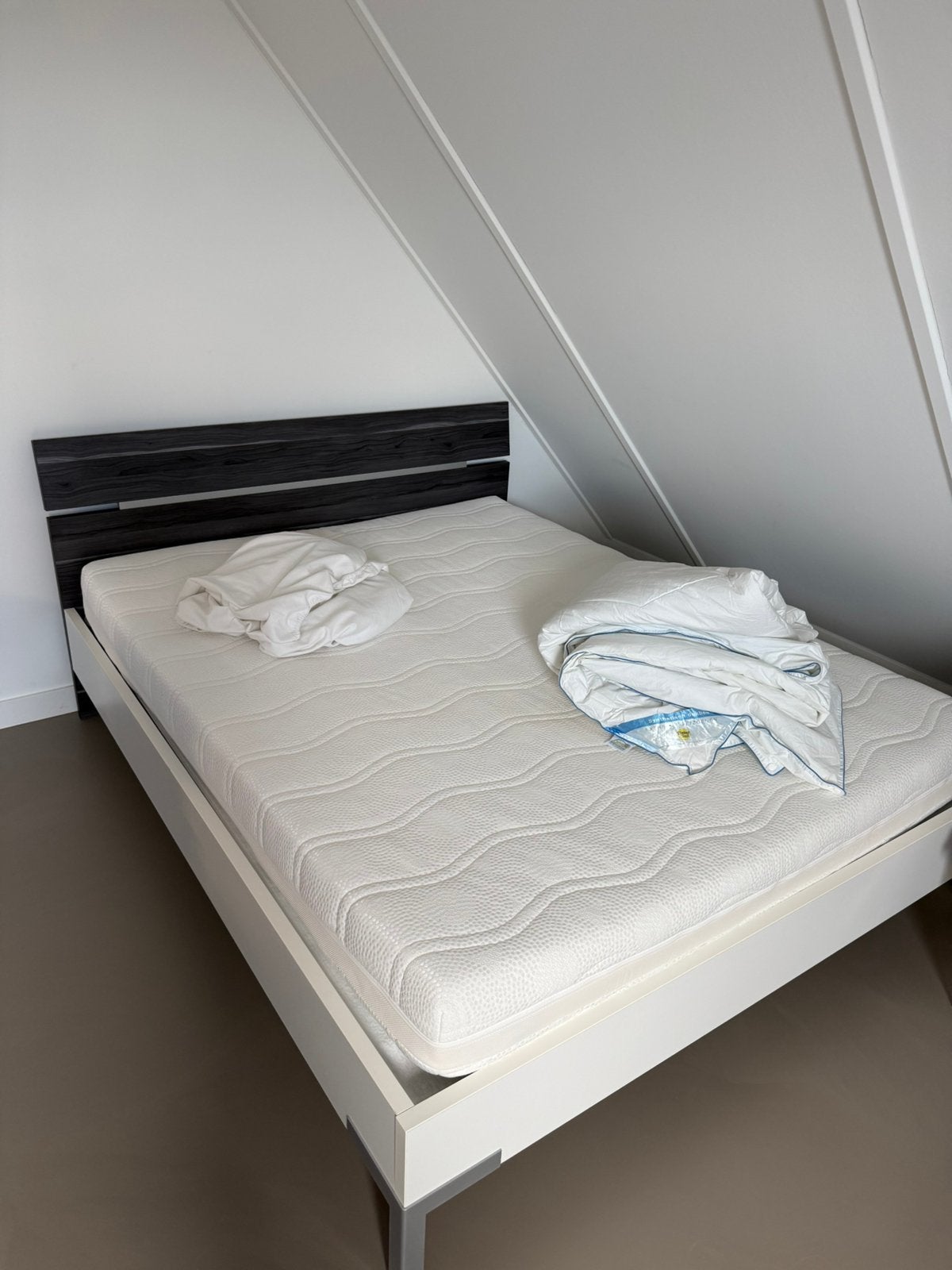 Bed 180x200, Huis en Inrichting, Ophalen, Wit, Tweepersoons, Zo goed als nieuw