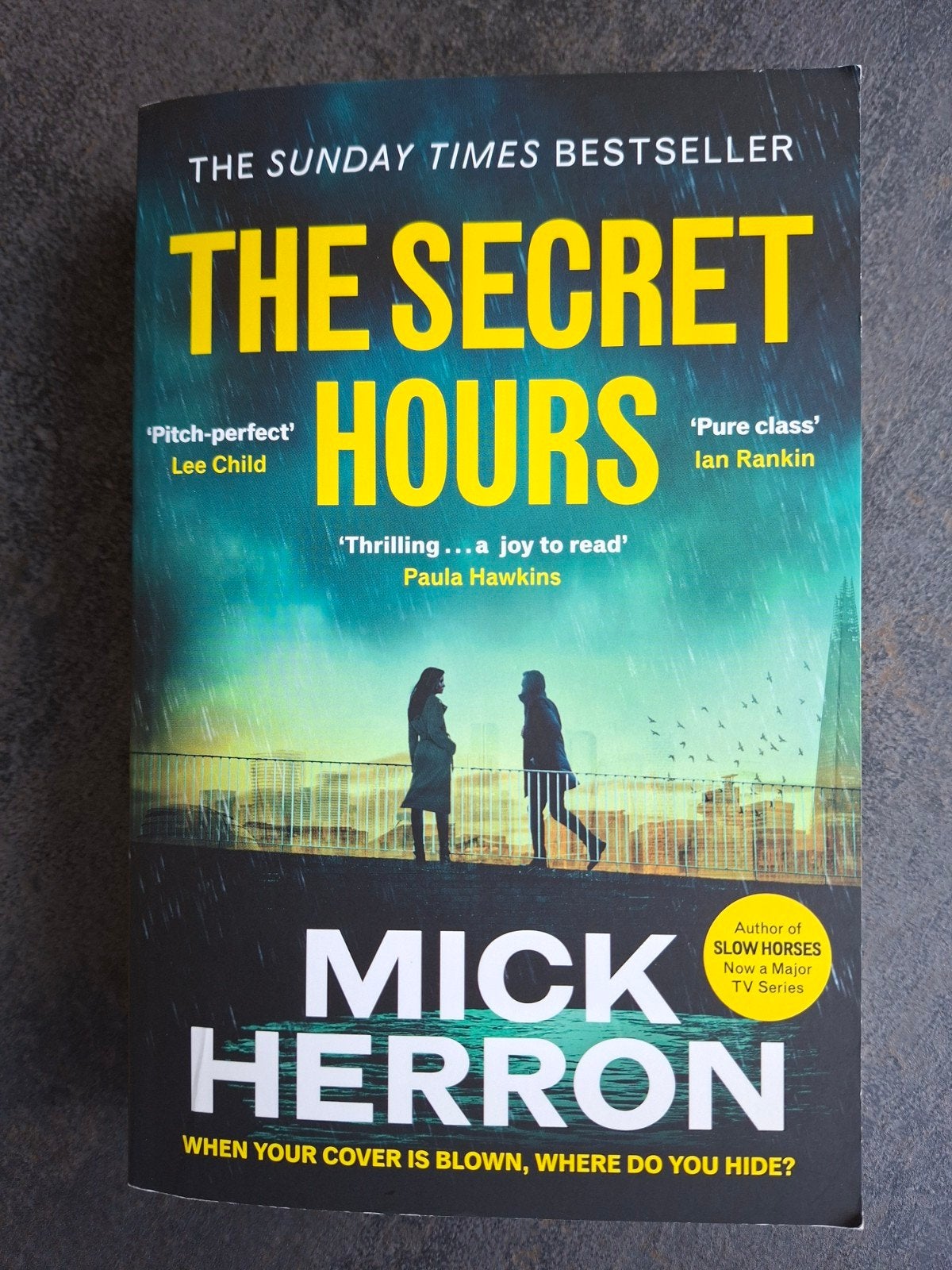 The Secret Hours - Mick Herron (Thriller), Ophalen, Zo goed als nieuw, Mick Herron, Europa overig