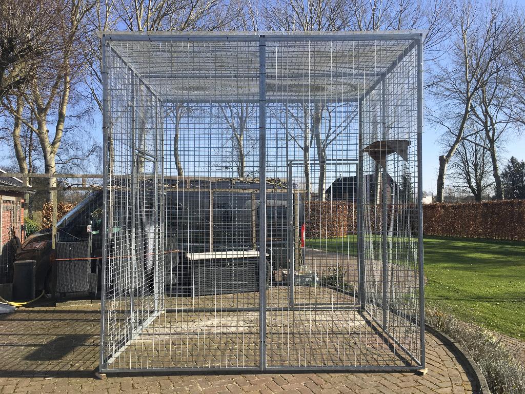 Grote professionele ren volière 3,5 jaar oud. 3 x 2.9 x 2.4, Ophalen, Zo goed als nieuw