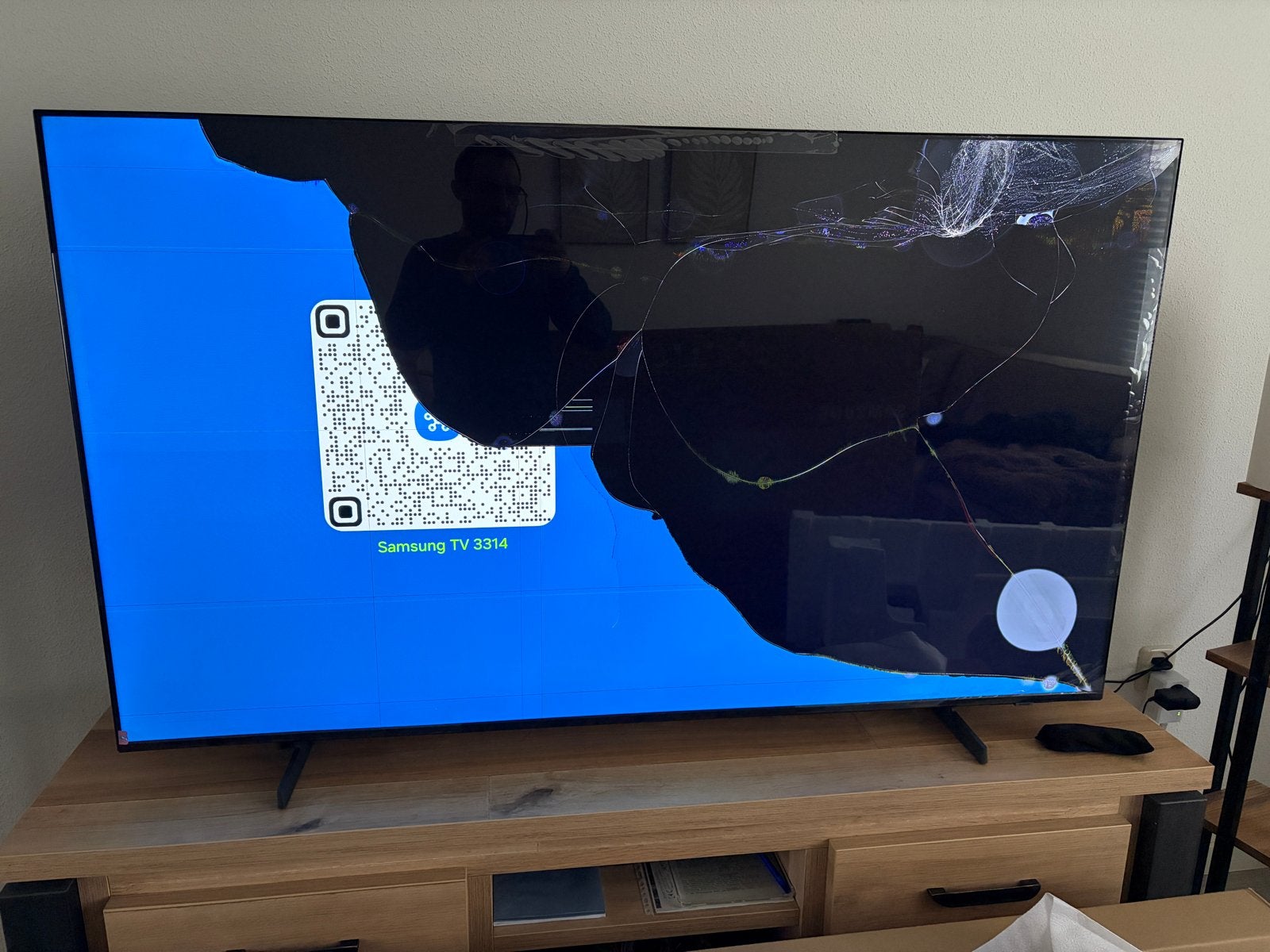 **Gratis* Samsung Smart TV met gebroken scherm (onderdelen)