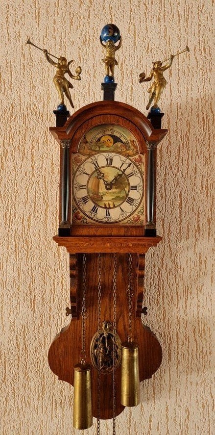 Warmink Friese Staartklok met Maanstand en Bellen DAF item, Ophalen