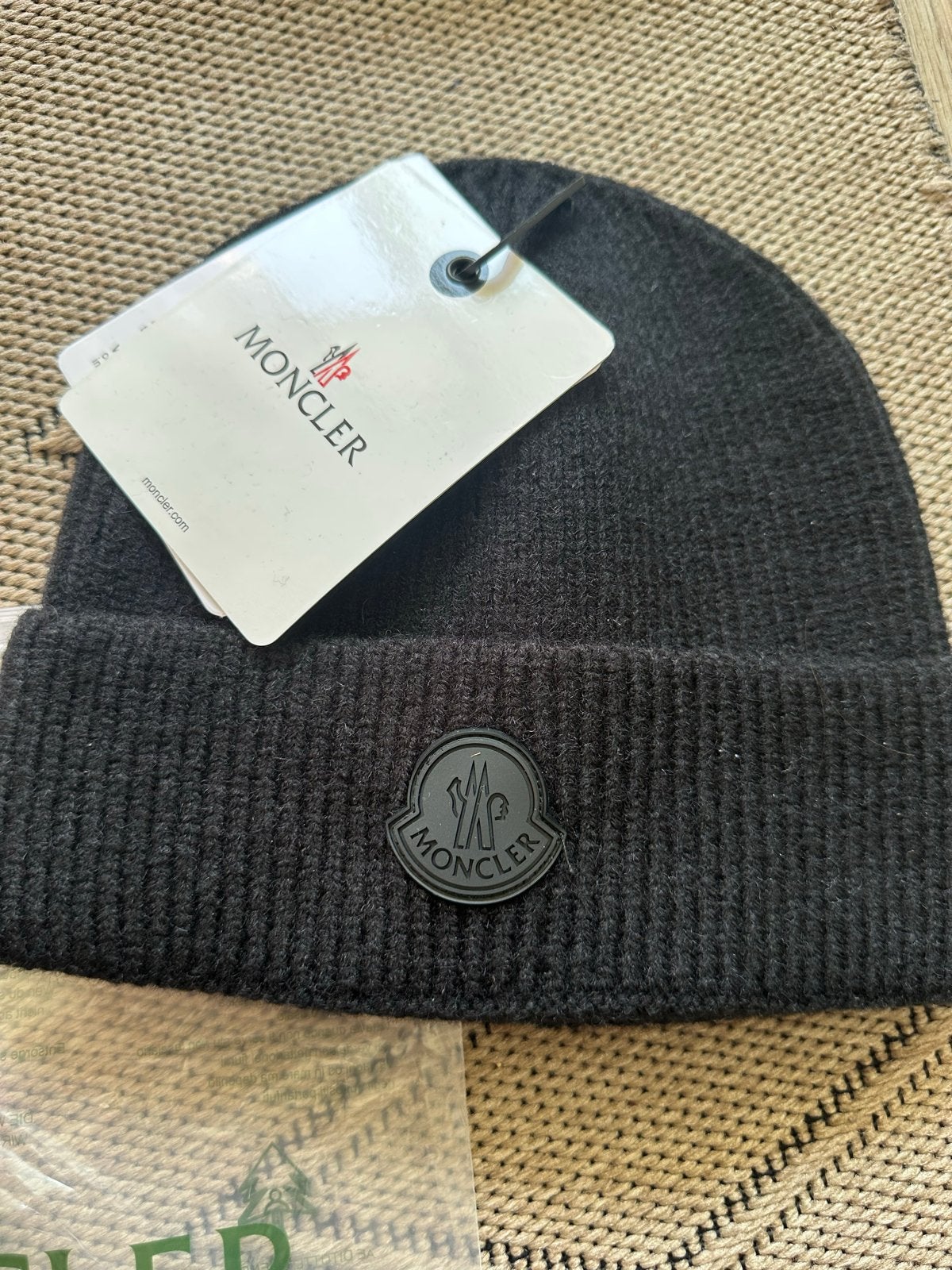 Moncler Muts - Nieuw met labels, Ophalen of Verzenden, Nieuw, Muts