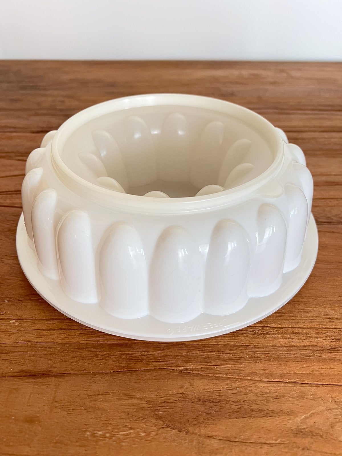 Tupperware Jel-Ring puddingvorm vliegende schotel 24 cm, Ophalen of Verzenden, Wit, Vaatwasserbestendig