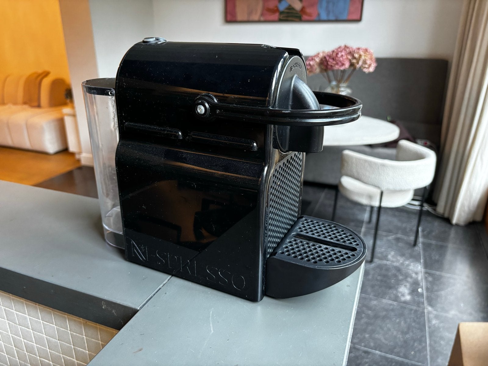 Nespresso Essenza koffiezetapparaat, Witgoed en Apparatuur, Espresso apparaat, Ophalen of Verzenden, Zo goed als nieuw, 1 kopje