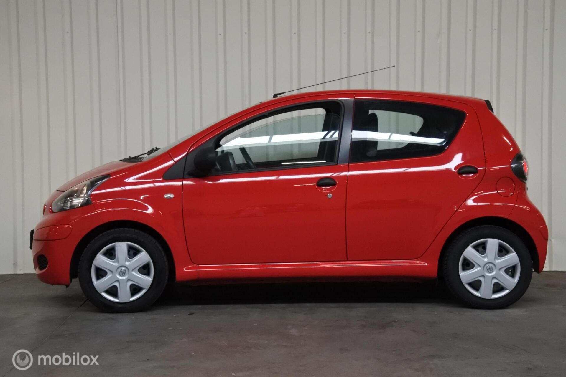 Toyota Aygo I 1.0 I Comfort I 28713KM NAP! I 5 Deurs, Auto's, Voorwielaandrijving, Stof, Gebruikt, Zwart