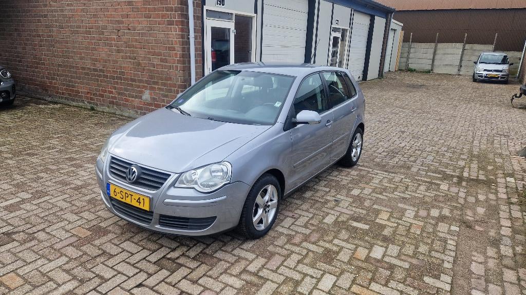 Volkswagen Polo 1.2 47KW 2006 Grijs, Auto's, Voorwielaandrijving, Stof, 64 pk, Zwart