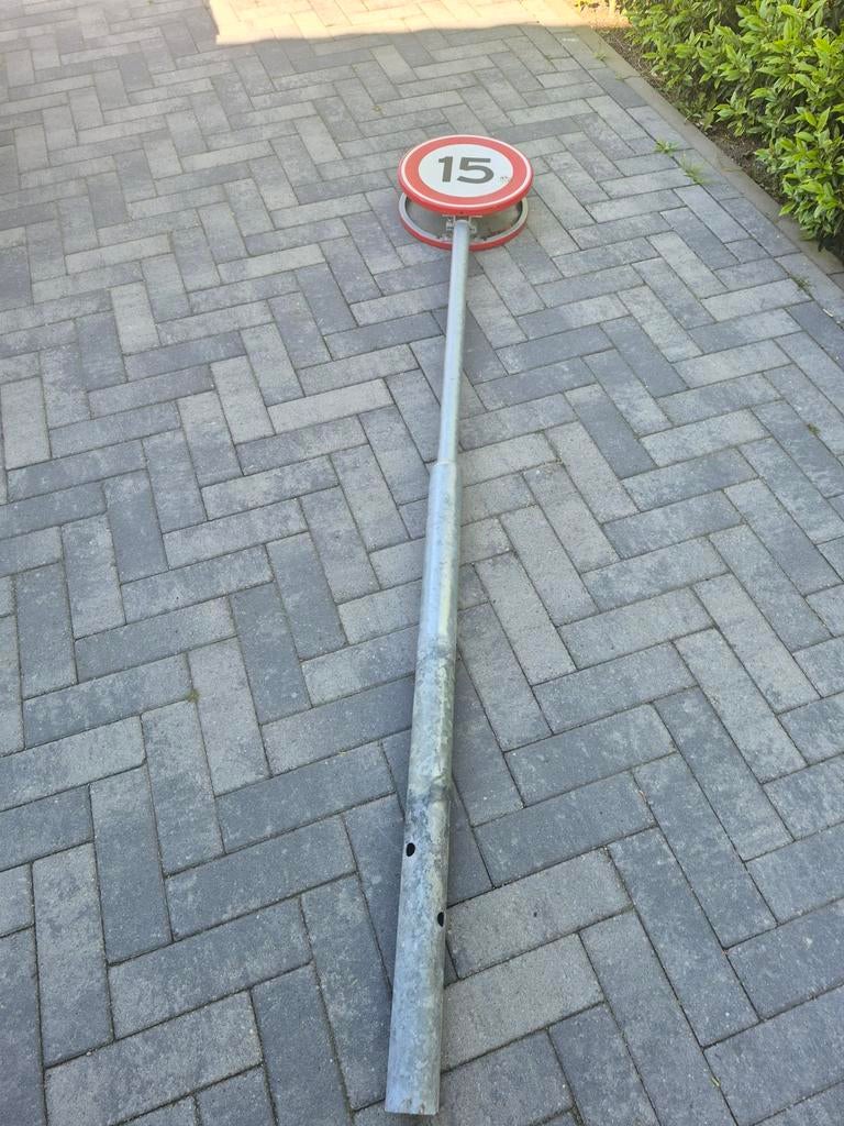 Dubbel 15 km verkeersbord op paal, Ophalen, Nieuw