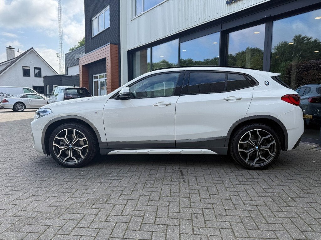 BMW X2 sDrive20i 192pk M-Sport,LED,Schuifdak,HUD,NaviPro,Sto, Automaat, 1998 cc, X2, Met garantie (alle)
