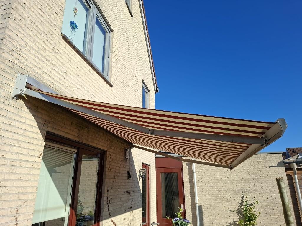 knikarm zonnescherm 3,50m breed rood/wit, Ophalen, Gebruikt, Elektrisch, 150 tot 300 cm