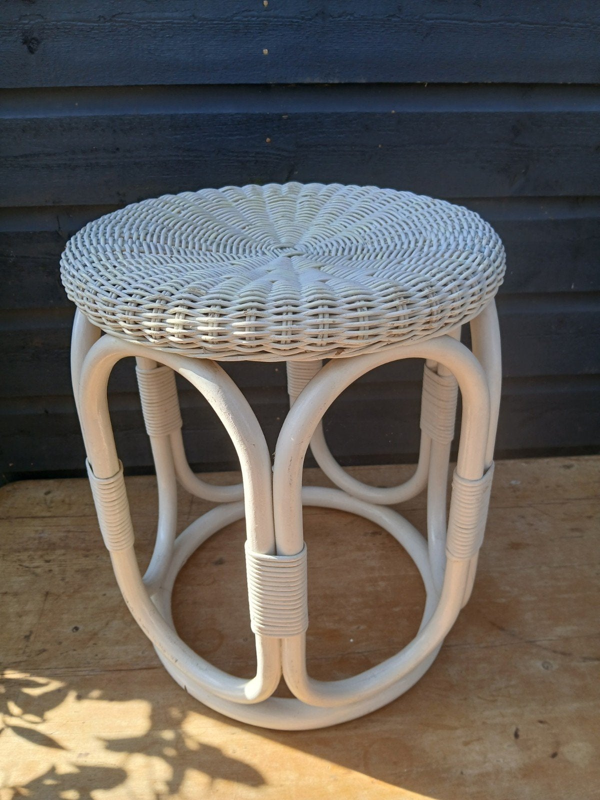 Rotan krukje, wit gevlochten, vintage stijl, Ophalen, Gebruikt, Overige materialen