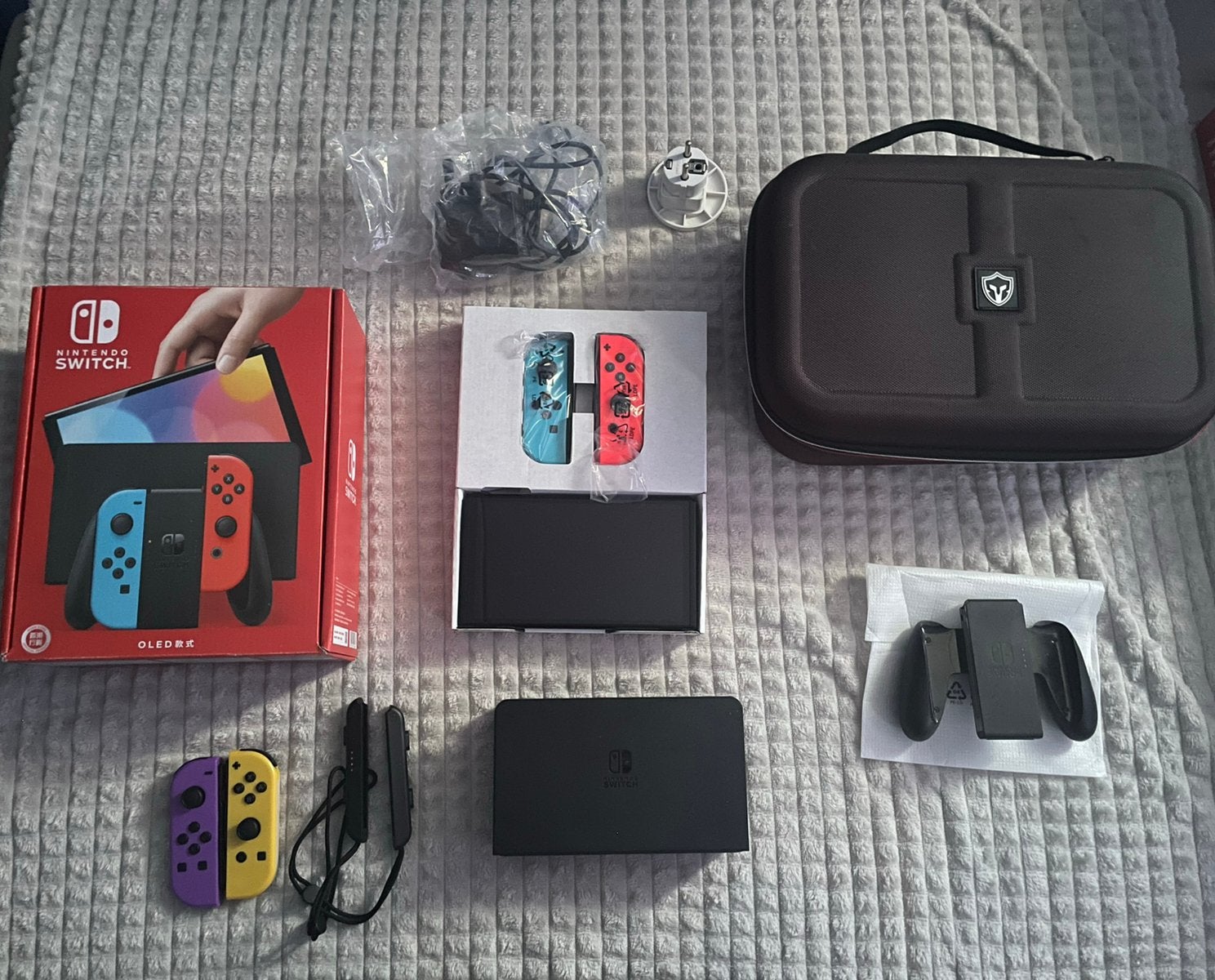 Nintendo Switch OLED met extra joy cons en grote Hoes, Ophalen of Verzenden, Zo goed als nieuw, Met 3 controllers of meer, Switch OLED