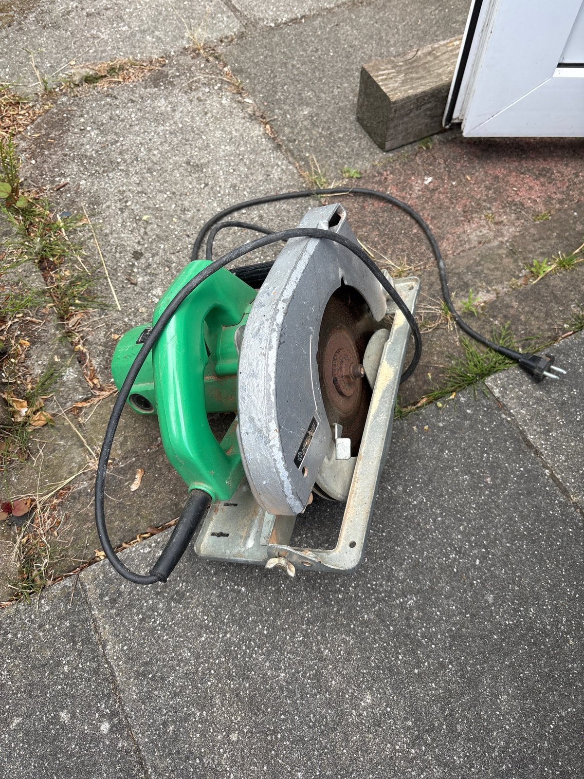 Hitachi Cirkelzaag - Krachtige zaag voor diverse klussen, Doe-het-zelf en Verbouw, Gereedschap | Zaagmachines, Gebruikt, Cirkelzaag