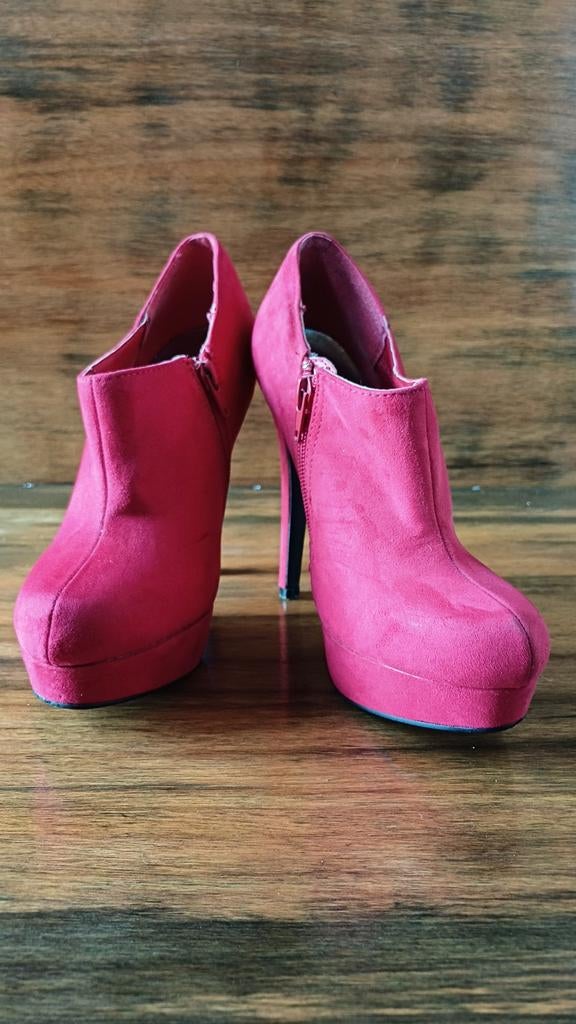 Framboos Rode Pumps Maat 38 - Nauwelijks Gedragen, Kleding | Dames, Ophalen of Verzenden, Zo goed als nieuw, Rood, Pumps