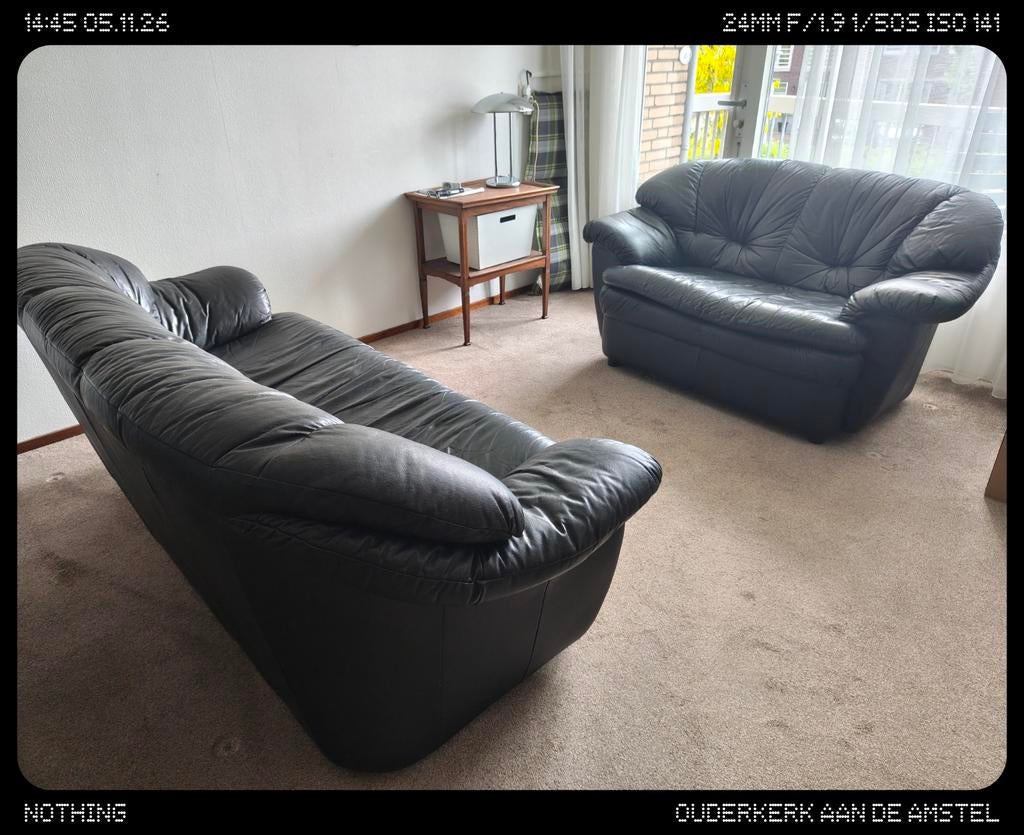 Comfortabele Zwarte Leren Banken Set (2- en 3-zits), Huis en Inrichting, Banken | Bankstellen, Ophalen, Gebruikt, Klassiek, Comfortabel