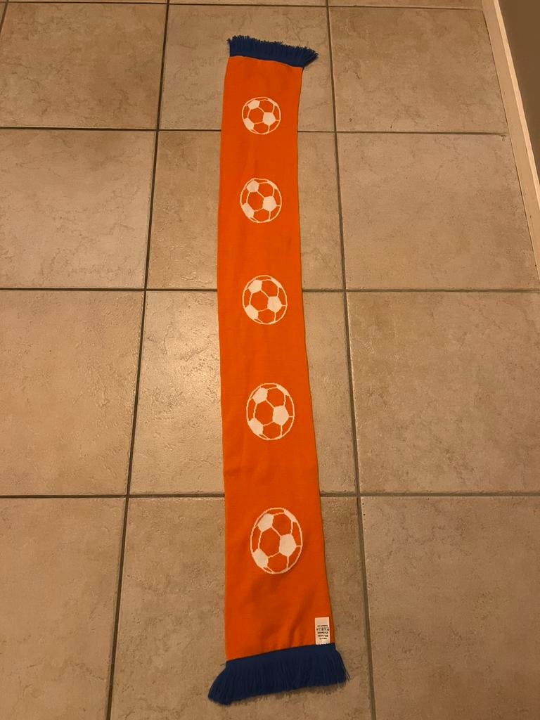 Oranje sjaal voetbal, Ophalen of Verzenden, Zo goed als nieuw, Overige maten, Sjaal