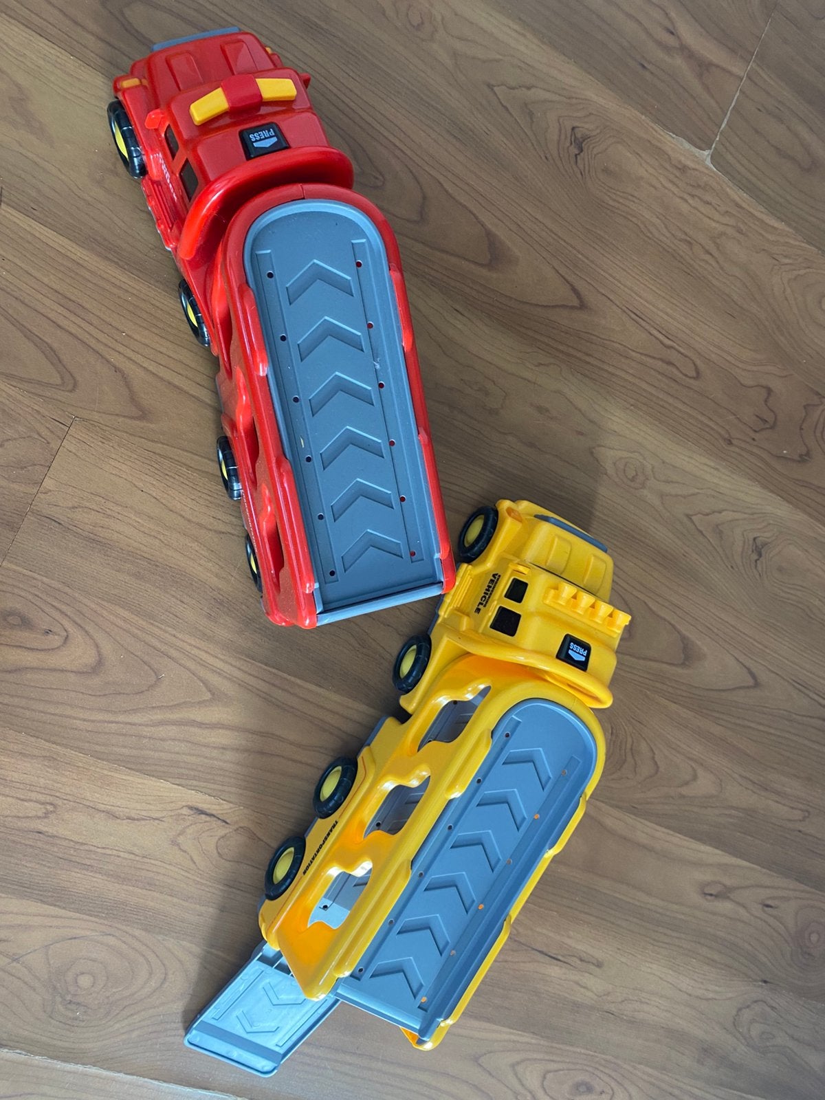 2 trucks, Ophalen of Verzenden, Zo goed als nieuw