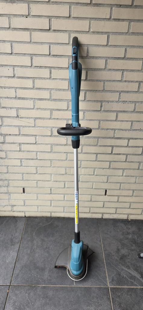 Makita DUR141RF Accu Trimmer – Als nieuw (ALLEEN 14.4V!), Ophalen, Zo goed als nieuw, Accu