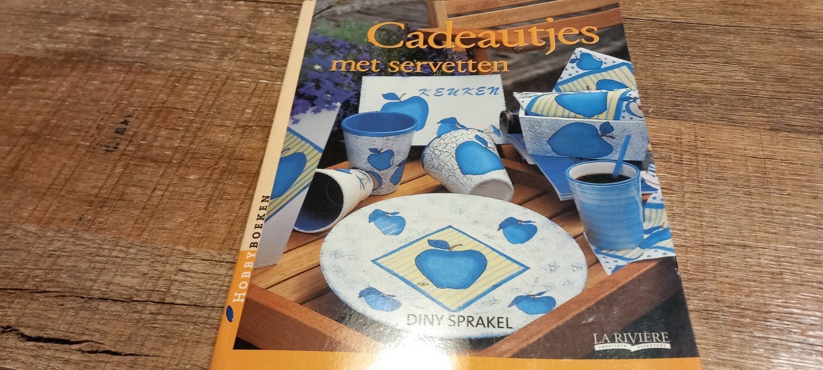 Cadeautjes met servetten - Hobbyboek Diny Sprakel, Ophalen of Verzenden, Nieuw, Overige onderwerpen, Diny Sprakel