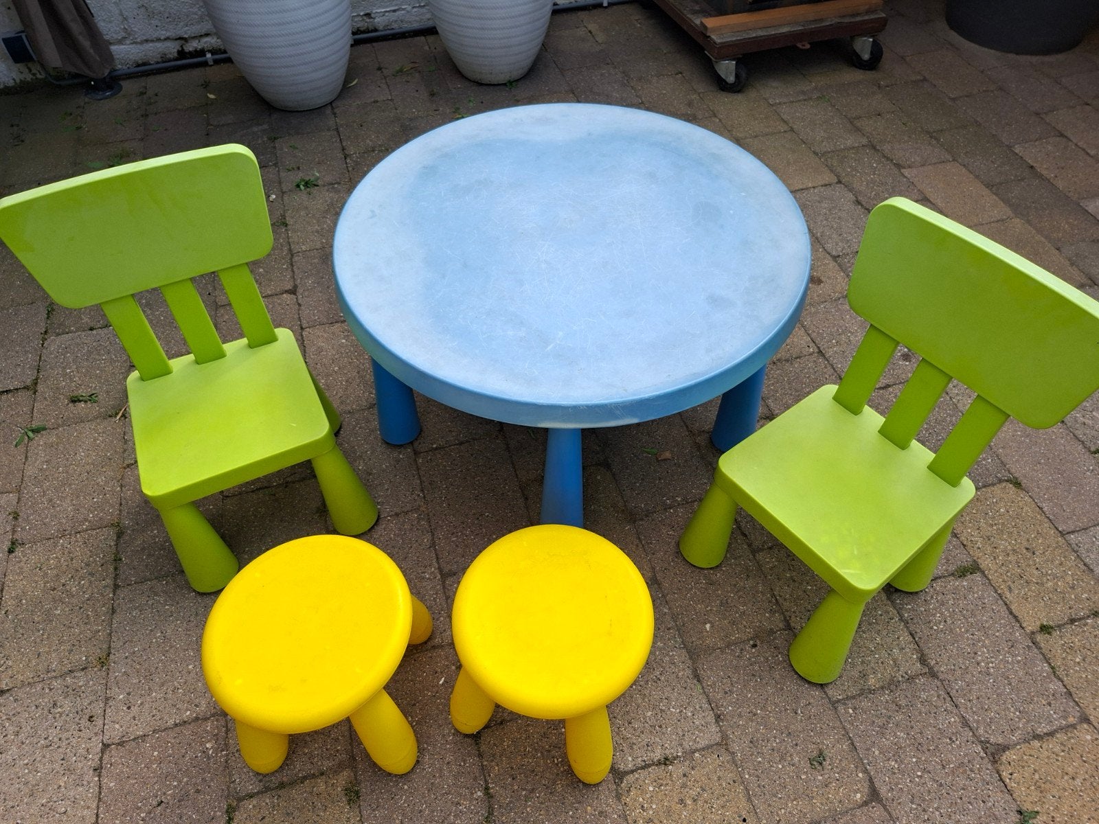Kinder setje: tafel met stoelen en krukjes, Ophalen, Gebruikt, Tafel(s) en Stoel(en)