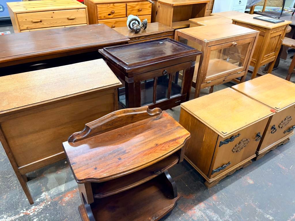 Kleine kasten, kastje, plantentafels, bijzet tafel, kast, Ophalen, Gebruikt