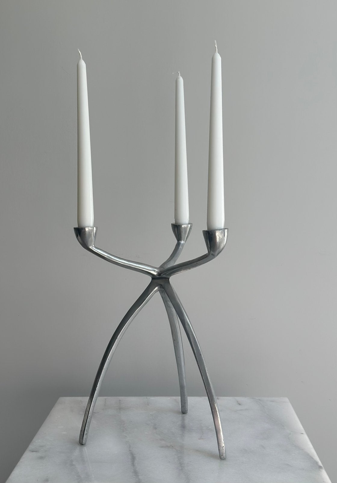 Vintage 1980’s aluminium driepoot kandelaar “Bijenkorf”, Huis en Inrichting, Woonaccessoires | Kandelaars en Kaarsen, Ophalen of Verzenden