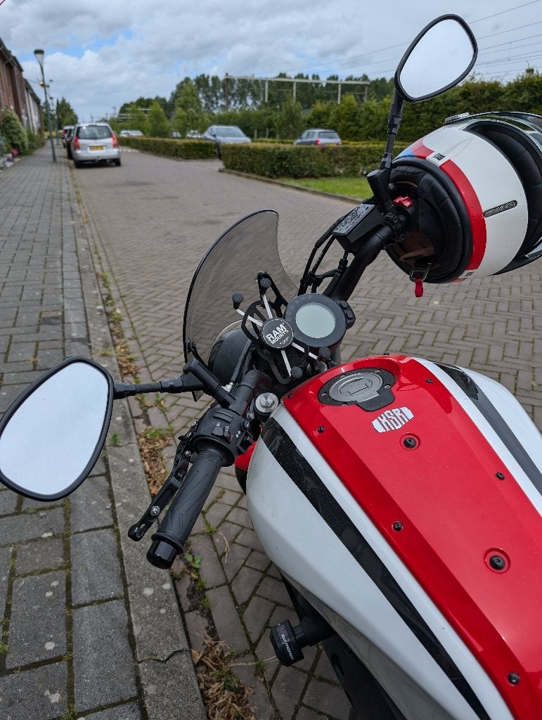 Yamaha XSR 700 in nieuw staat van 2 eigenaar met accessoires, 2 cilinders, Occasion, Motorrijbewijs A, Particulier
