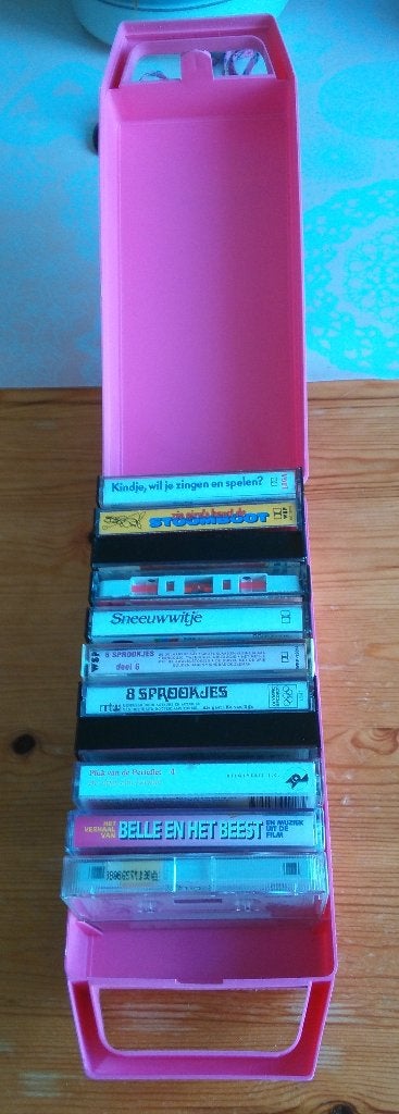 cassettebandjes in koffer, Cd's en Dvd's, Cassettebandjes, Ophalen, Gebruikt, 2 t/m 25 bandjes, Overige genres