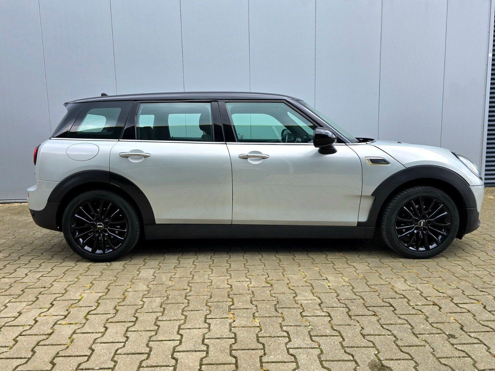 Mini Clubman 136PK Automaat | Bomvol | Keyless | CarPlay, Auto's, Mini, 136 pk, Leder en Stof, Wit, Stationwagon