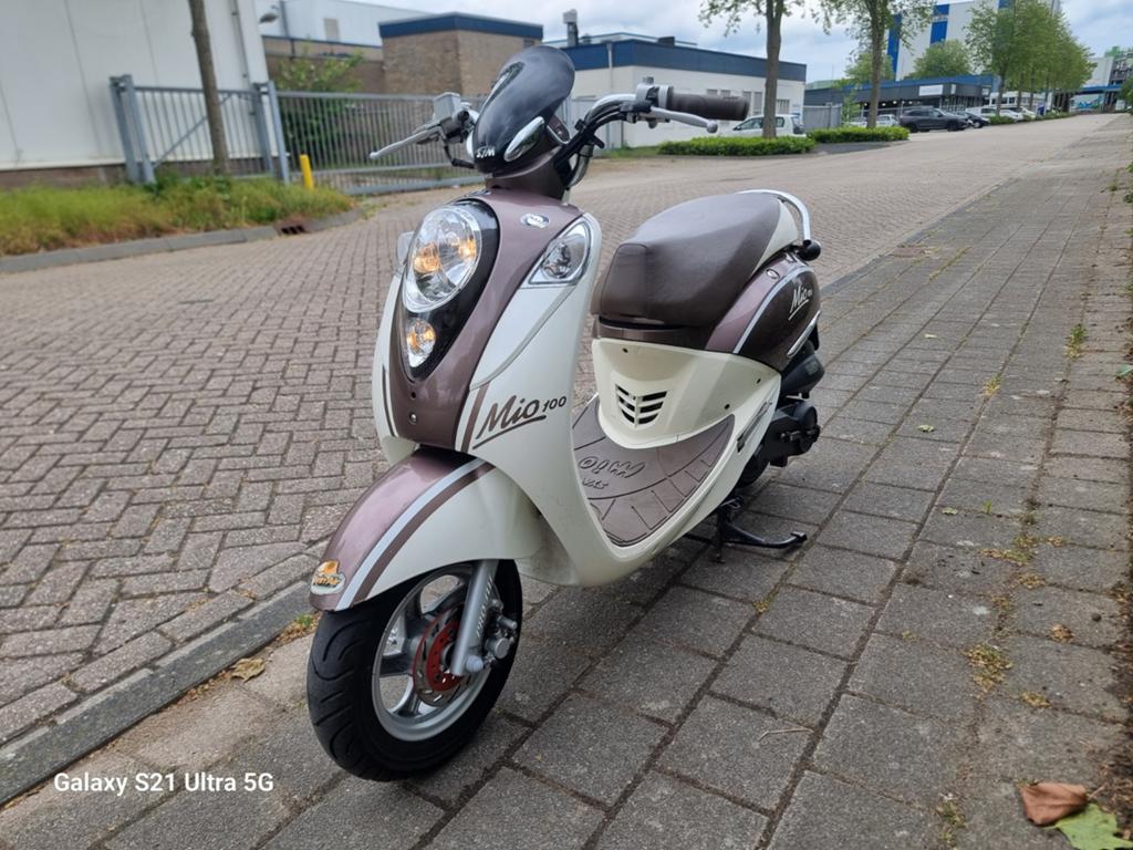 Nette Sym Mio 100cc 2011 5096km 2de eigenaar, Fietsen en Brommers, Scooters | SYM, Zo goed als nieuw, 100 cc, Benzine, Ophalen
