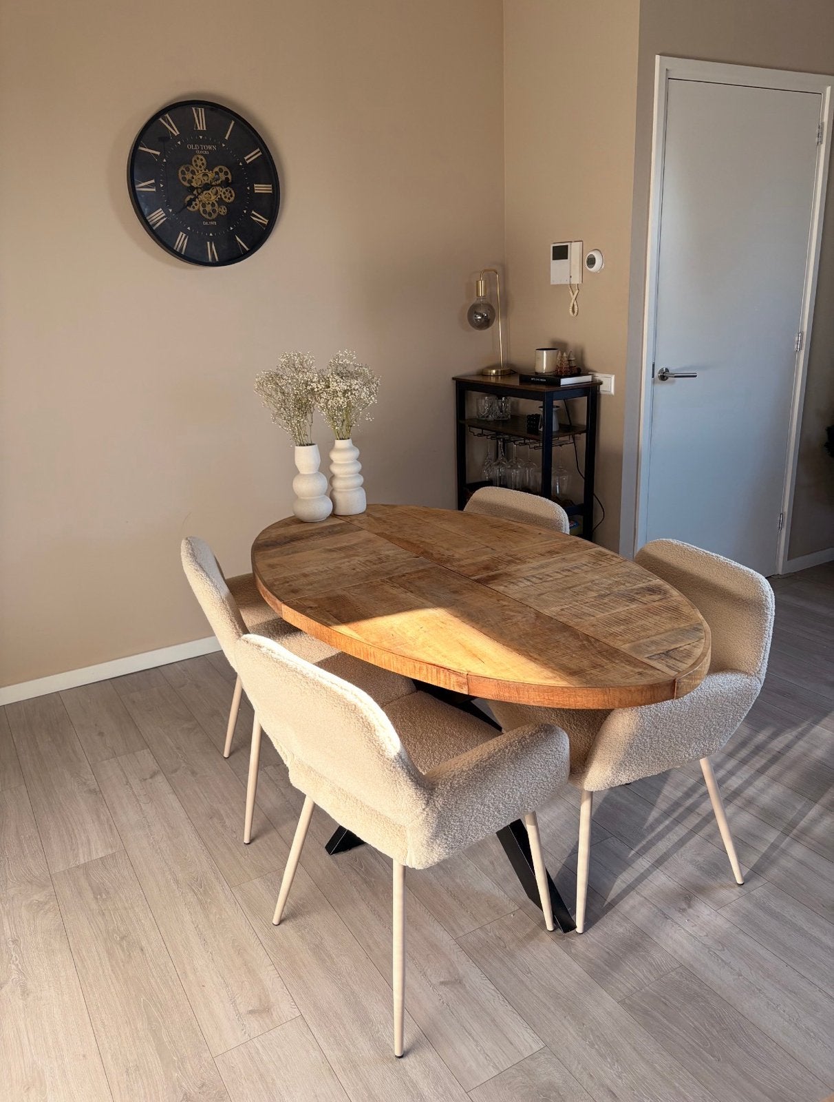 Ovale eikenhouten eettafel met zwarte stalen poten, Ophalen, Gebruikt, Eikenhout, 50 tot 100 cm